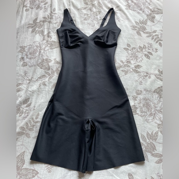 SKIMS Core Sculpt Mid Thigh Bodysuit Shorts XL Black Shapewear Smoothing Classic - Picture 4 of 10